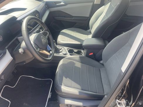 Used 2023 Volkswagen Taos SE w/ Panoramic Sunroof Package AWD/4WD image 6