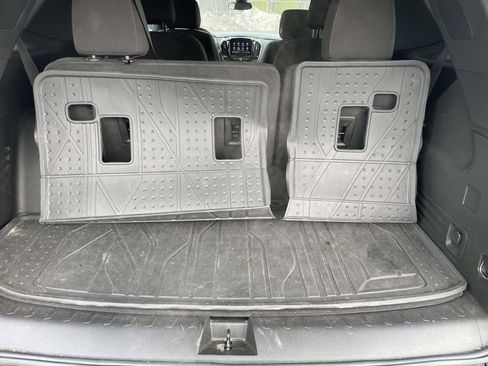 Used 2023 Chevrolet Traverse LT image 48