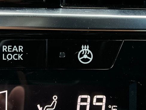 Used 2023 Nissan Pathfinder Platinum image 32