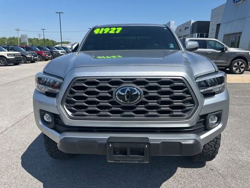 Used 2022 Toyota Tacoma TRD Off-Road w/ TRD Premium Off Road Package AWD/4WD image 2
