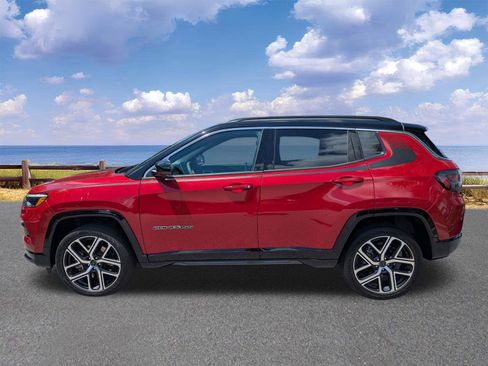 Certified 2025 Jeep Compass Limited w/ Elite Group AWD/4WD image 5