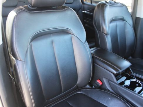 Used 2023 Jeep Grand Cherokee L Limited w/ Black Appearance Package image 29