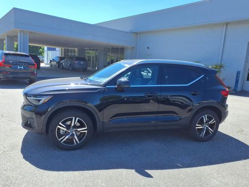 New 2025 Volvo XC40 B5 Core w/ Climate Package image 8
