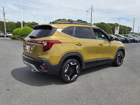 Used 2024 Kia Seltos SX w/ SX Sunroof Package image 12