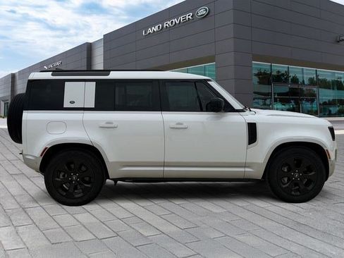 Used 2023 Land Rover Defender 110 SE AWD/4WD image 6