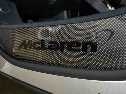 Used 2016 McLaren 650S Spider RWD image 21