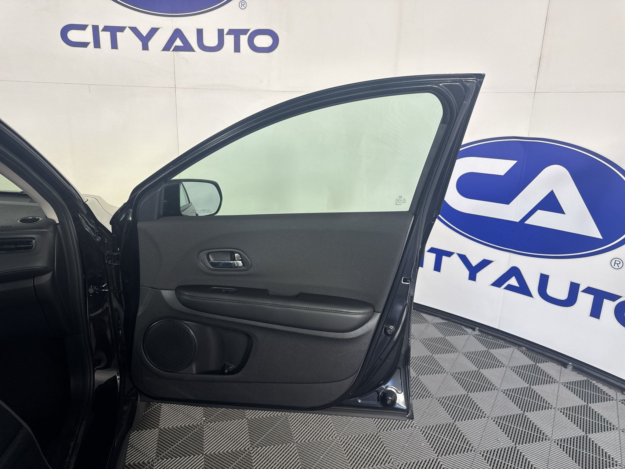 Used 2022 Honda HR-V LX image 35