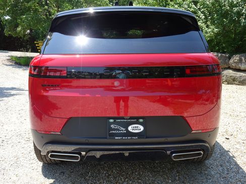 New 2025 Land Rover Range Rover Sport SE image 8