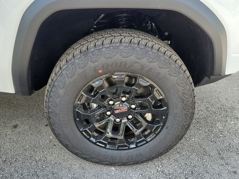 New 2026 GMC Canyon Elevation w/ Convenience Package image 5