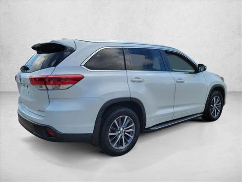 Used 2018 Toyota Highlander XLE AWD/4WD image 5