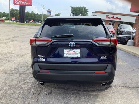 Used 2021 Toyota RAV4 XLE w/ Convenience Package image 6