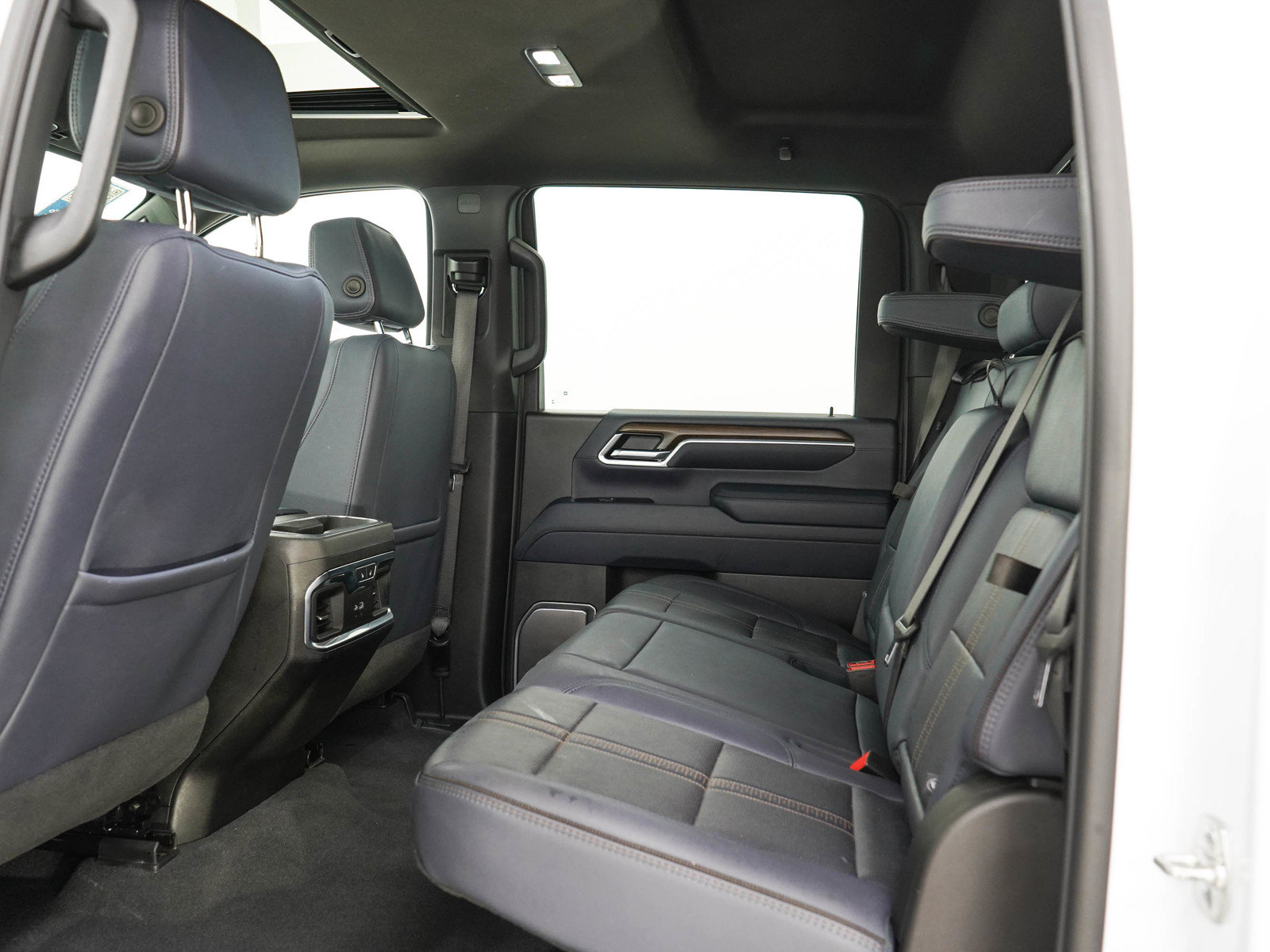 Used 2025 Chevrolet Silverado 2500 High Country w/ High Country Premium Package AWD/4WD image 16