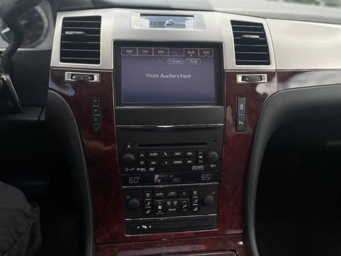 Used 2013 Cadillac Escalade Luxury AWD/4WD image 15