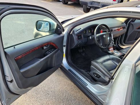 Used 2008 Volvo XC70 3.2 image 25