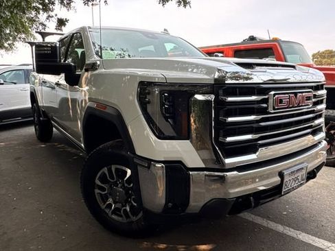 Used 2025 GMC Sierra 2500 SLT AWD/4WD image 2