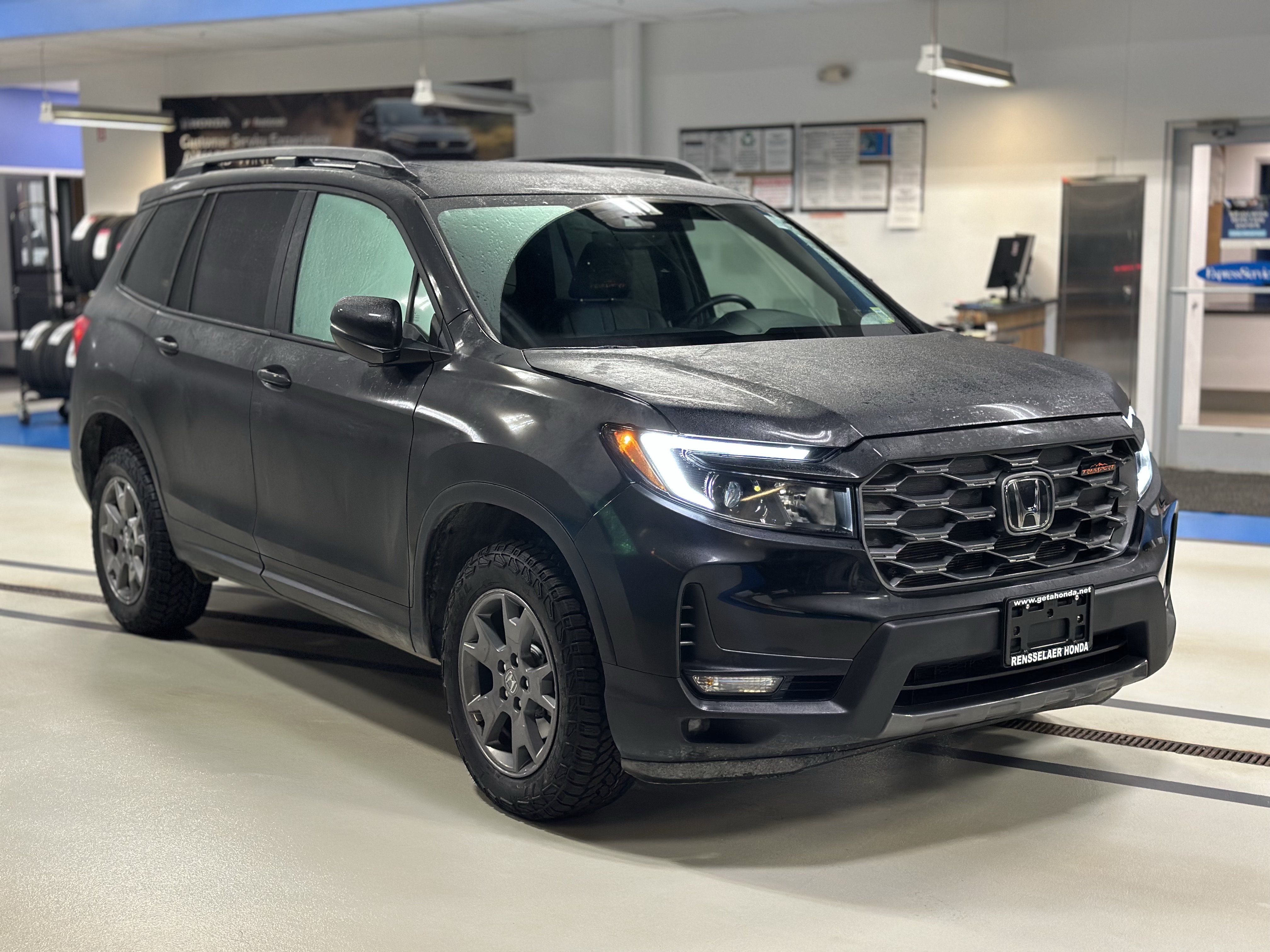 Used 2024 Honda Passport TrailSport image 3