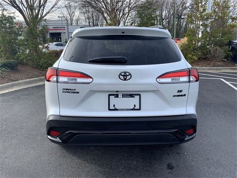 Used 2024 Toyota Corolla Cross SE image 7