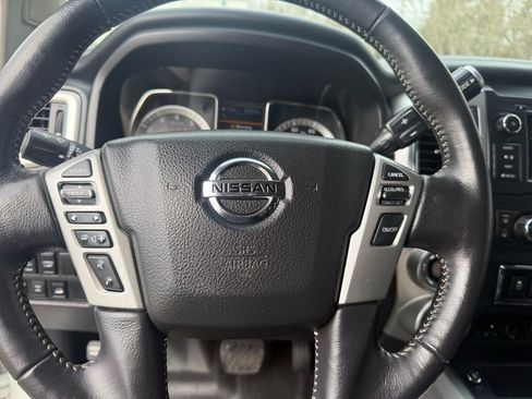 Used 2019 Nissan Titan PRO-4X w/ Pro-4x Convenience Package image 26