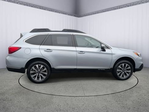 Used 2016 Subaru Outback 2.5i Limited image 2