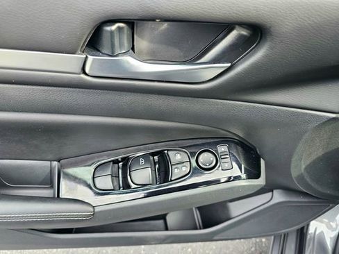 Used 2024 Nissan Altima 2.5 SL FWD image 23