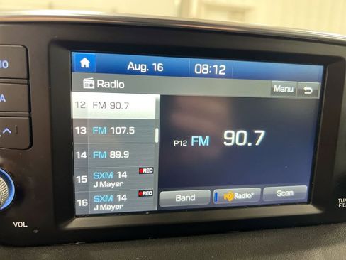 Used 2019 Hyundai Santa Fe SEL image 13