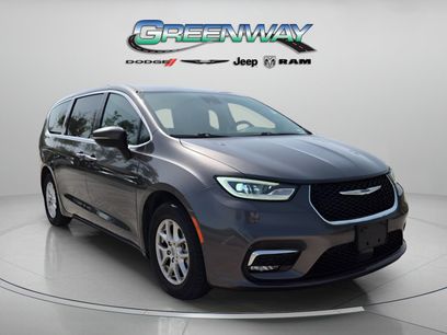 Used 2023 Chrysler Pacifica Touring-L