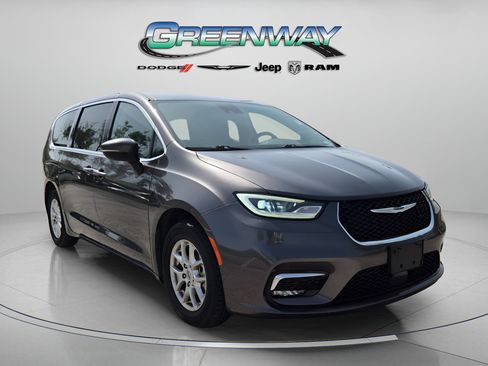 Used 2023 Chrysler Pacifica Touring-L FWD image 1