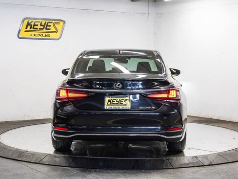 Used 2025 Lexus ES 300h w/ Accessory Package (Z2) FWD image 3