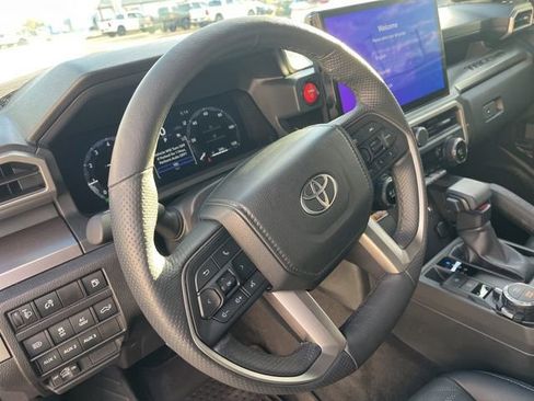 Used 2025 Toyota Tacoma TRD Off-Road image 15