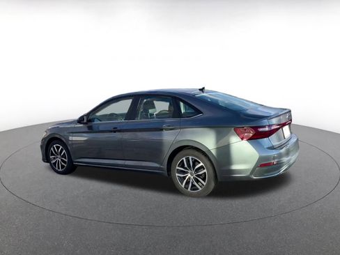 Used 2025 Volkswagen Jetta SE image 10