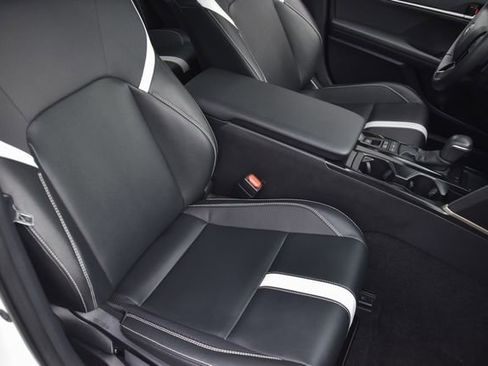 Used 2025 Toyota Camry SE image 27