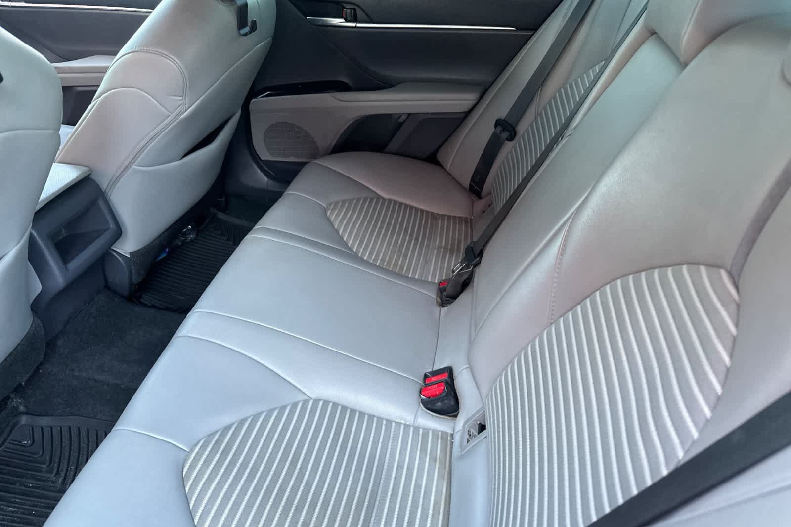 Used 2018 Toyota Camry SE FWD image 5