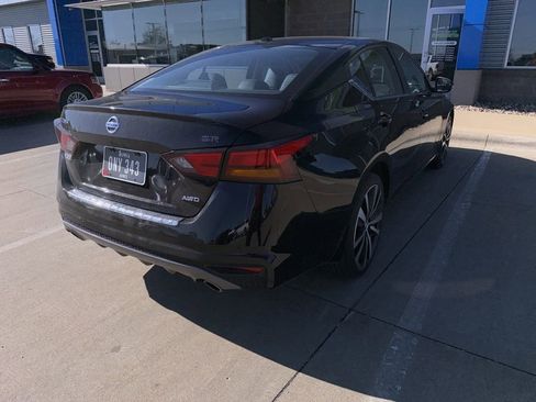 Used 2021 Nissan Altima 2.5 SR w/ SR Premium Package AWD/4WD image 4