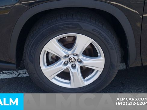 Used 2023 Toyota Highlander L FWD image 15