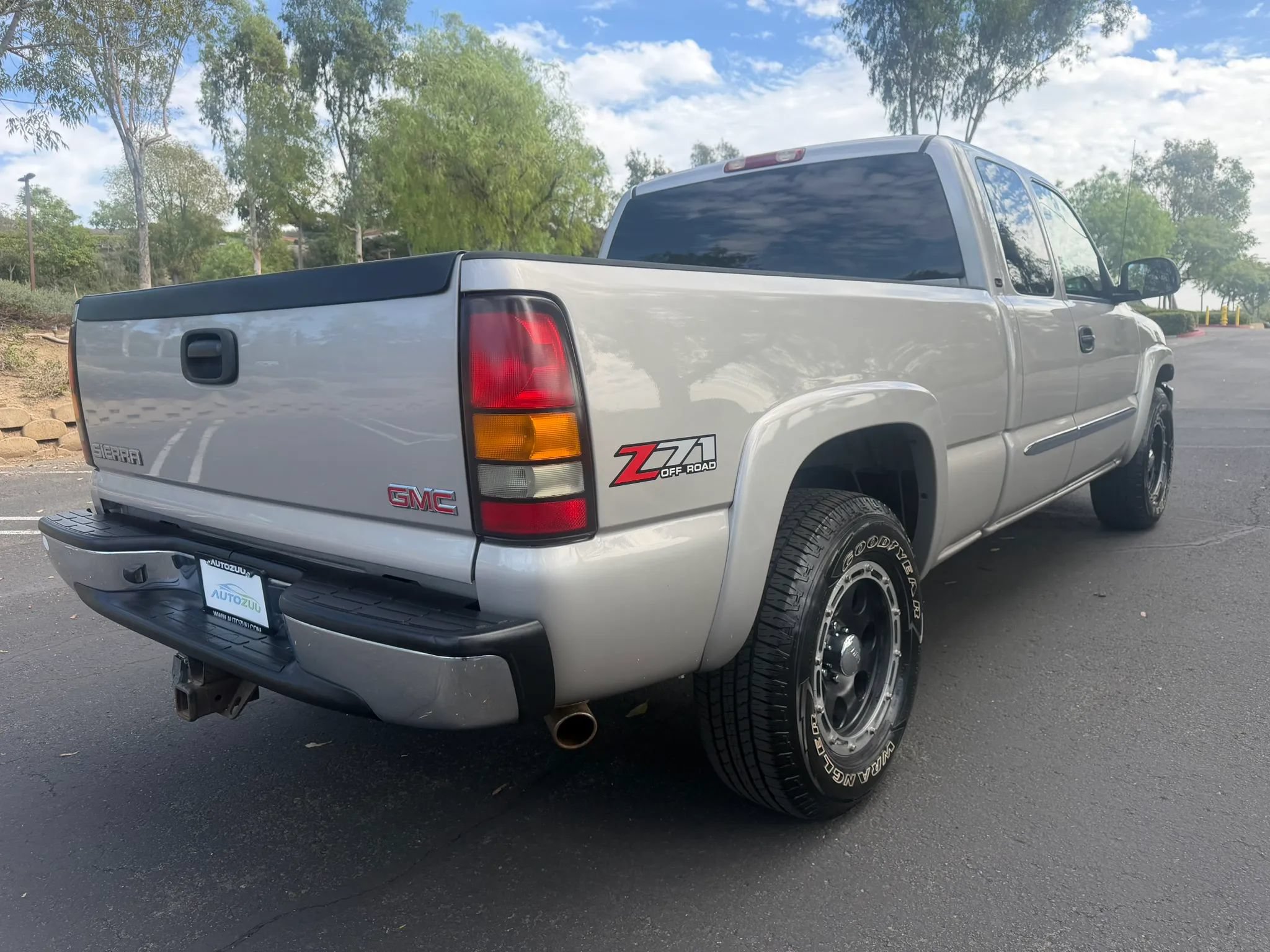 Used 2005 GMC Sierra 1500 SLE w/ Light Duty Power Package AWD/4WD image 5