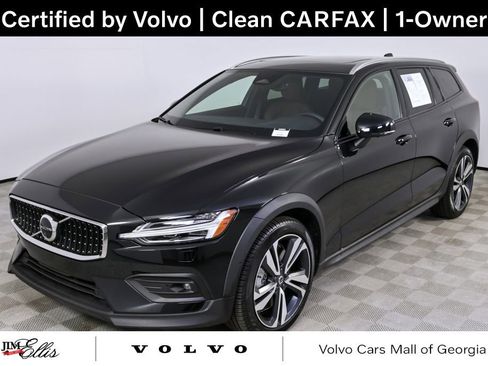 Certified 2025 Volvo V60 B5 Cross Country Plus image 1