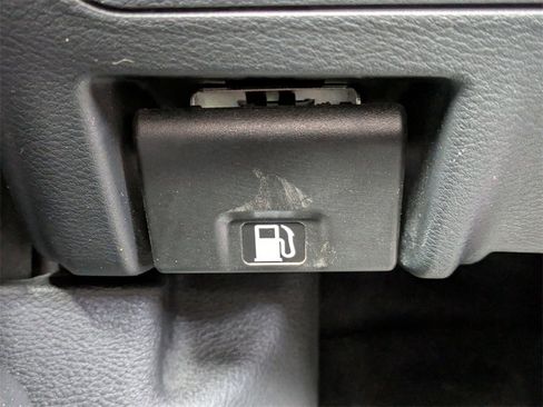 Used 2025 Nissan Sentra SV image 31