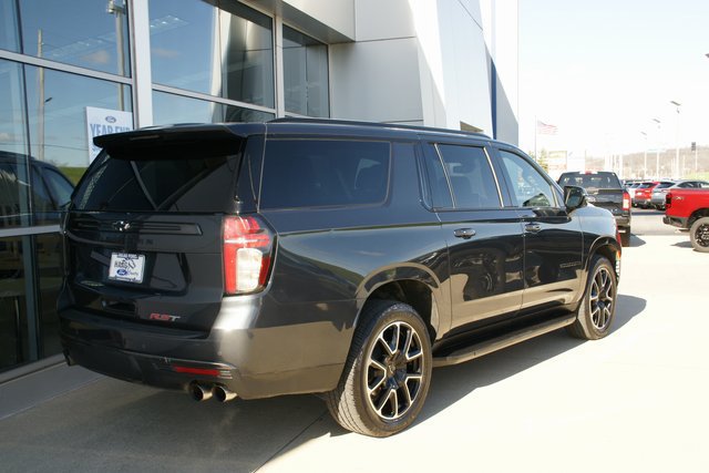 Used 2022 Chevrolet Suburban RST w/ Sport Performance Package AWD/4WD image 3