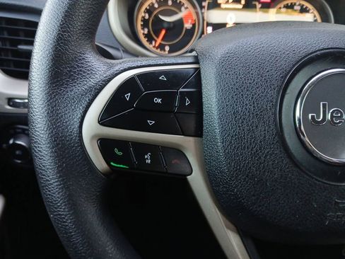 Used 2018 Jeep Cherokee Latitude FWD image 11