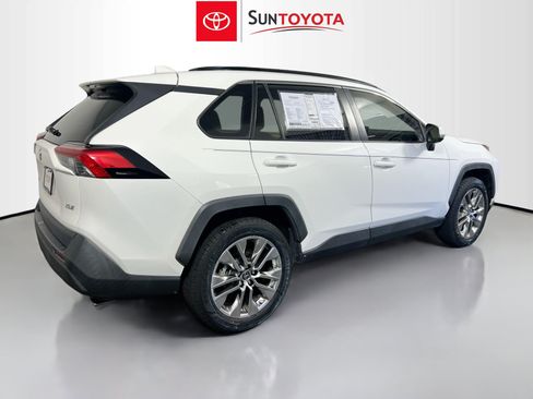 Used 2019 Toyota RAV4 XLE Premium FWD image 4