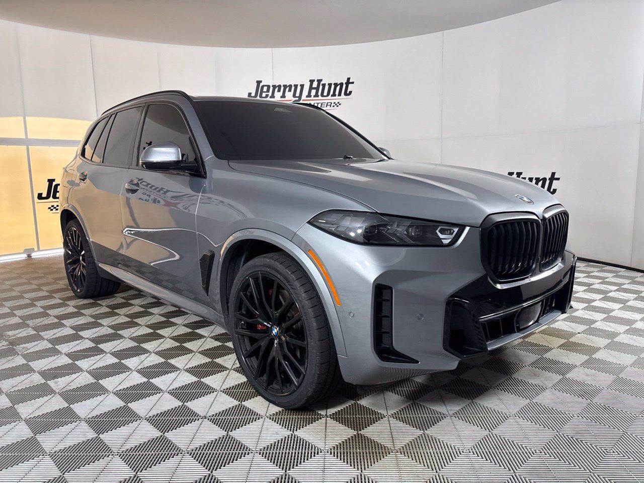 Used 2025 BMW X5 sDrive40i w/ M Sport Package RWD image 3