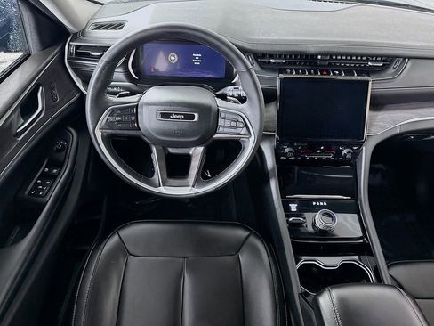 Used 2023 Jeep Grand Cherokee Limited w/ Black Appearance Package image 3