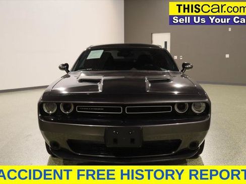 Used 2016 Dodge Challenger SXT w/ Sound Group RWD image 3