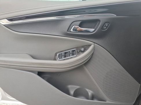 Used 2015 Chevrolet Impala LT FWD image 17