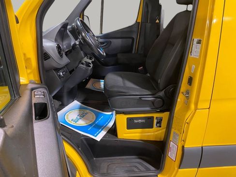 Used 2021 Mercedes-Benz Sprinter 2500 image 8