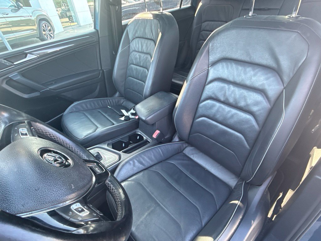 Used 2018 Volkswagen Tiguan SEL Premium w/ R-Line Package FWD image 15