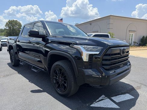 Used 2023 Toyota Tundra SR5 w/ SR5 Convenience Package AWD/4WD image 3