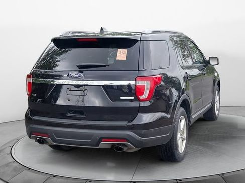 Used 2019 Ford Explorer XLT FWD image 5