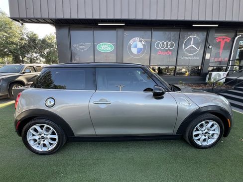 Used 2017 MINI Cooper S image 8