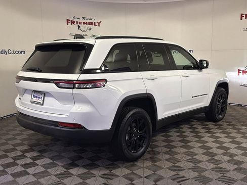 Used 2024 Jeep Grand Cherokee Altitude AWD/4WD image 3